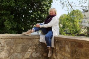 Colette auf der Mauer